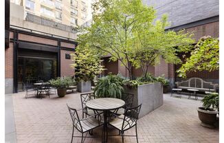 261 W 25 ST