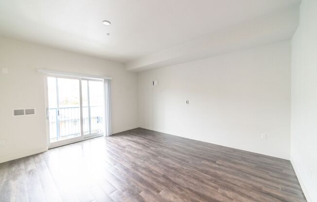 Studio, 1 bath, 420 sqft, $2,395, Unit Studio