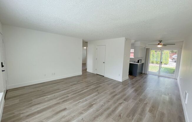 2 beds, 1 bath, 890 sqft, $1,595, Unit 16