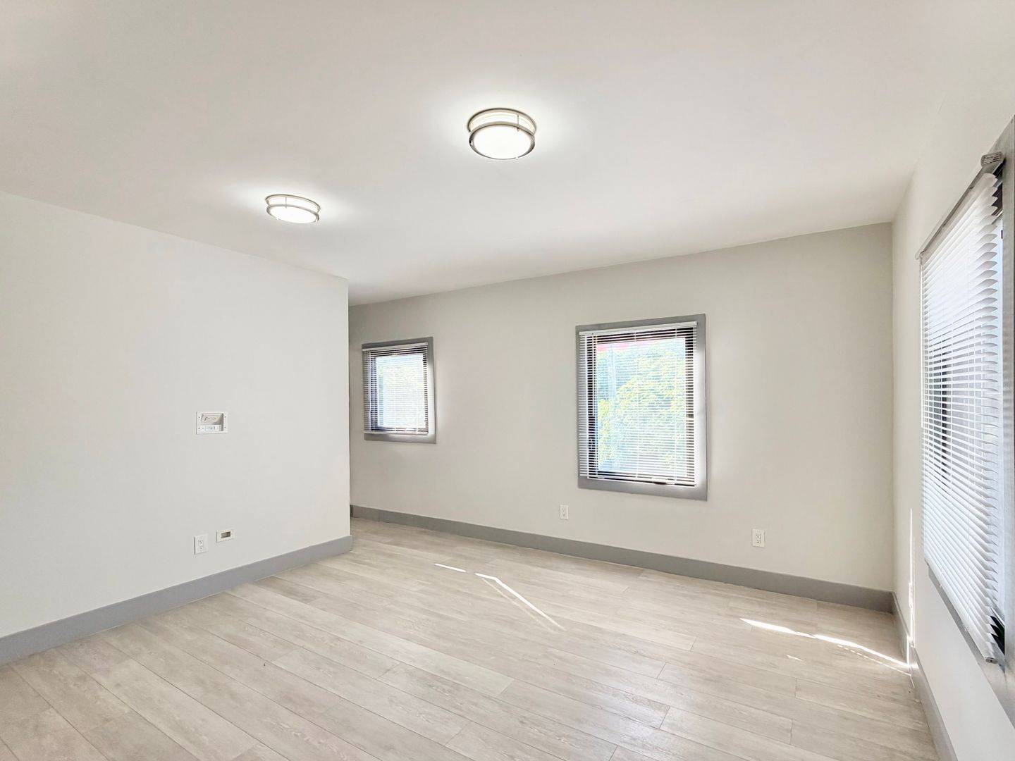 405 NW 37 ST