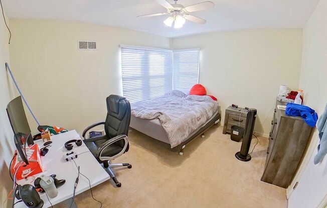 5 beds, 3 baths, $2,295