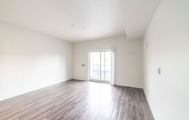 Studio, 1 bath, 420 sqft, $2,395, Unit Studio