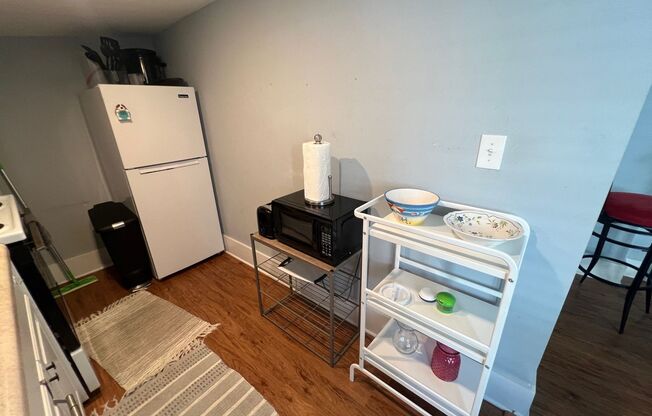 2 beds, 1 bath, $1,700, Unit # 5