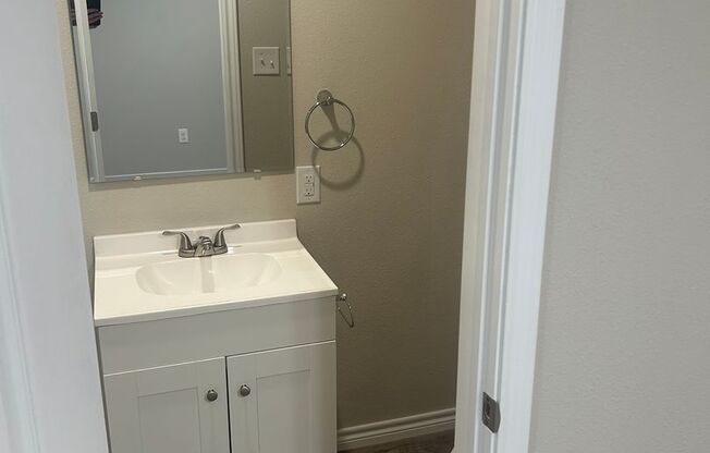 Studio, 1 bath, 400 sqft, $799, Unit 37