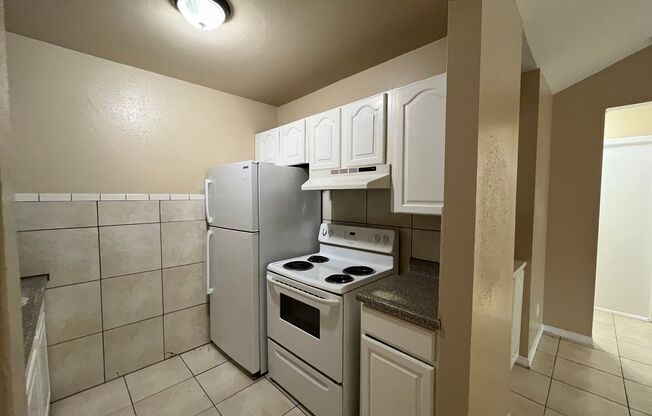 2 beds, 1 bath, $795