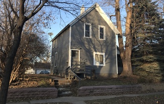 909 Margaret St
