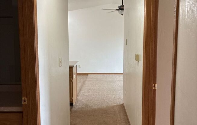 2 beds, 1 bath, 950 sqft, $1,250, Unit 1850-39