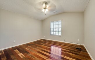 Fort Worth: Spacious four bedroom house in Fort Worth ISD