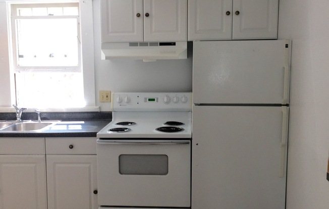 2 beds, 1 bath, $1,250, Unit 2