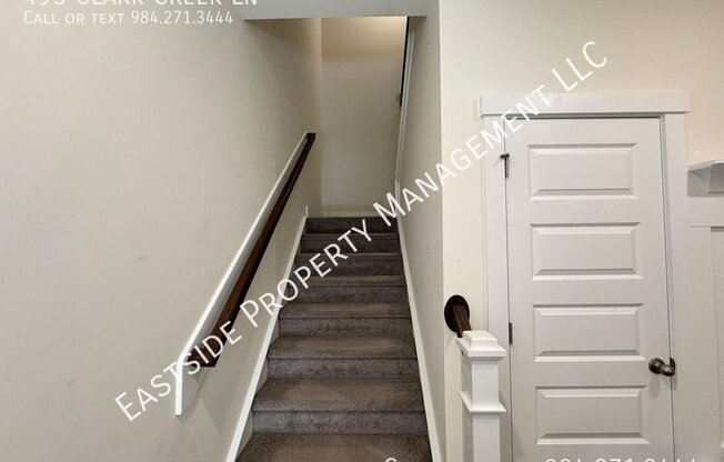 493 CLARK CRK LN