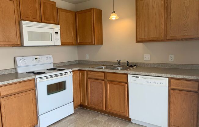 2 beds, 2 baths, $995, Unit 202