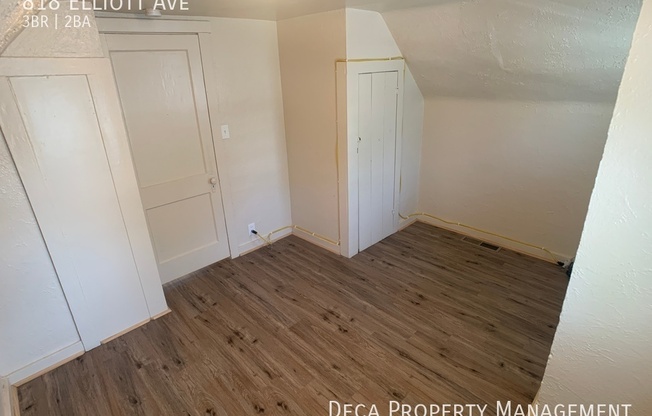 3 beds, 1.5 baths, 1,570 sqft, $1,300