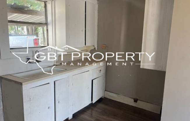 LPP 906 E Cotton St.