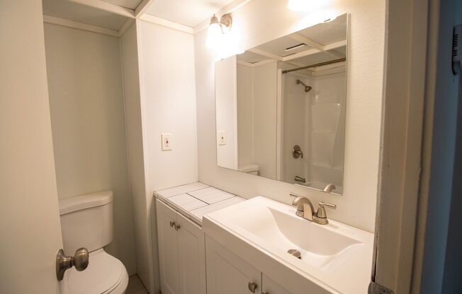 2 beds, 1 bath, 784 sqft, $1,100, Unit 1802 2W