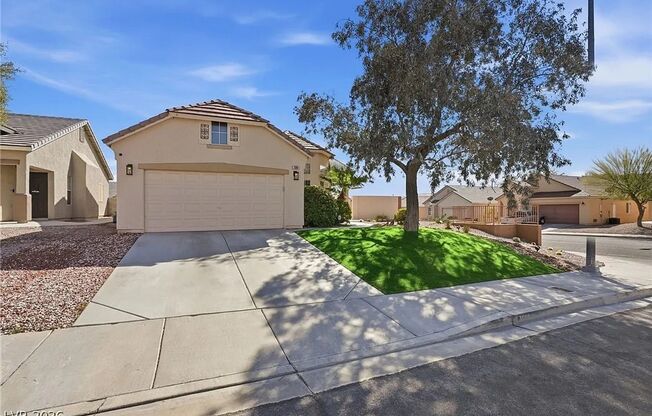 Northwest Las Vegas Home with Spa & Bonus Room