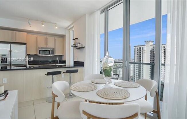 2 beds, 2 baths, $4,400, Unit # 3220 N