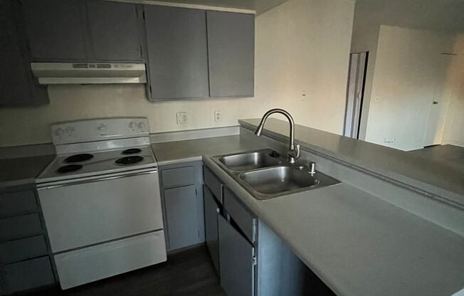 2 beds, 1 bath, $1,250, Unit D