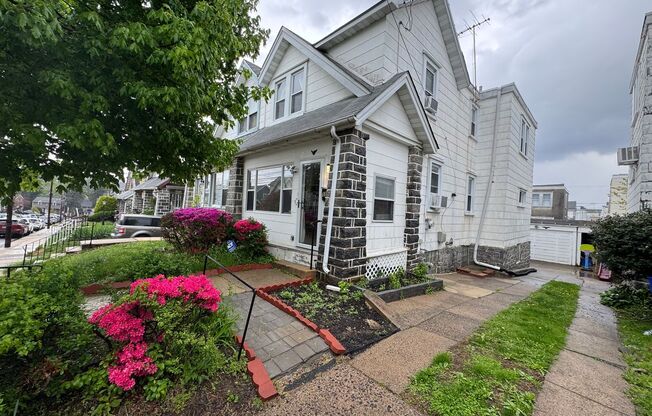 Stunning 4-Bedroom Twin Home in Upper Darby! Available NOW!