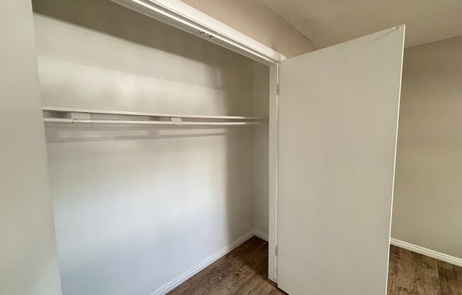 2 beds, 1 bath, 940 sqft, $1,145, Unit Unit 17