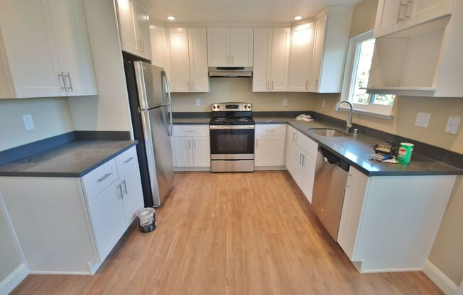 Gar - 1133 Village Dr.