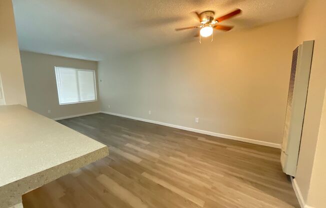 2 beds, 1 bath, 950 sqft, $2,295, Unit A