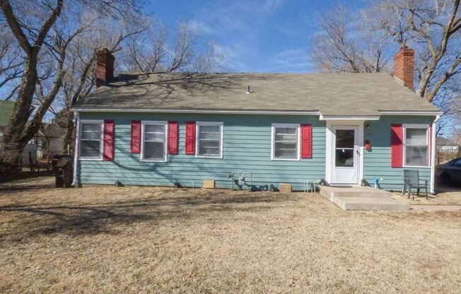 3 bed 2 Bath Home Super Large Back Yard