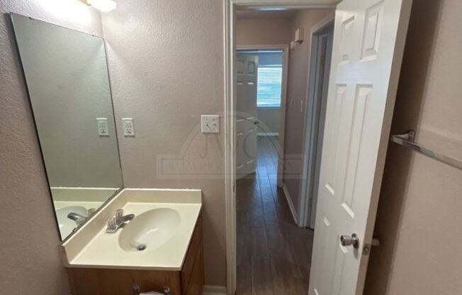 2 beds, 1 bath, $675, Unit 105 Reagan Ave W Unit 43