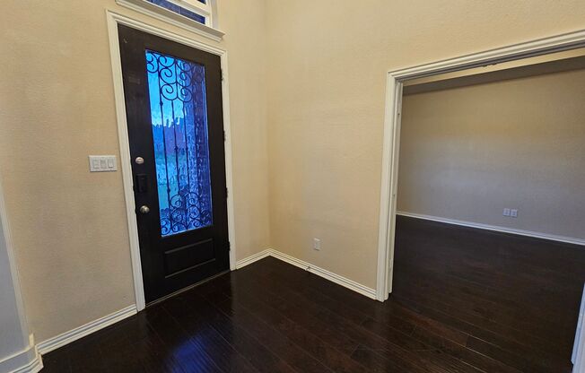Beautiful 5 bedroom, 4 bathroom home in Garland, TX