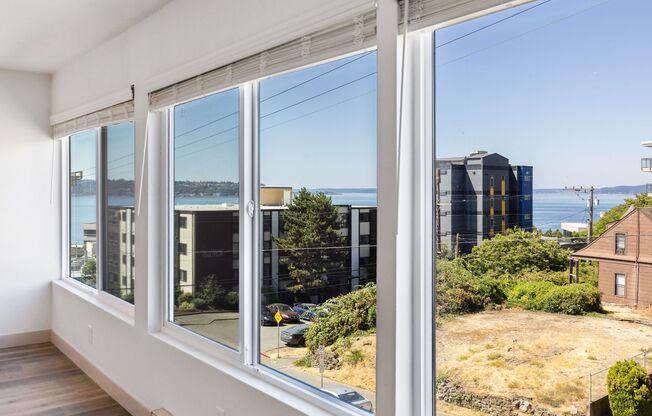 Modern Apartments in Queen Anne – Steps from Climate Pledge Arena!