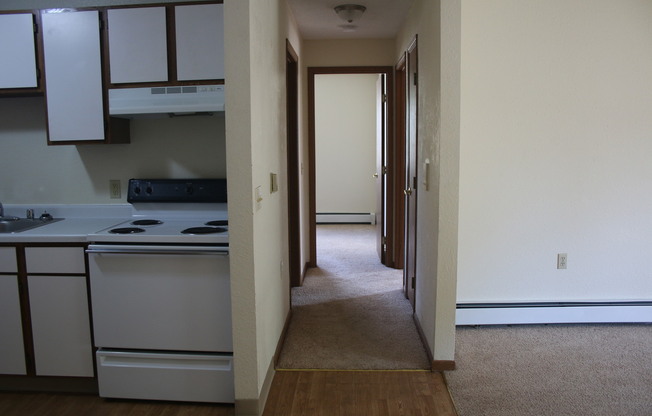 2 beds, 1 bath, $1,095, Unit 300-201