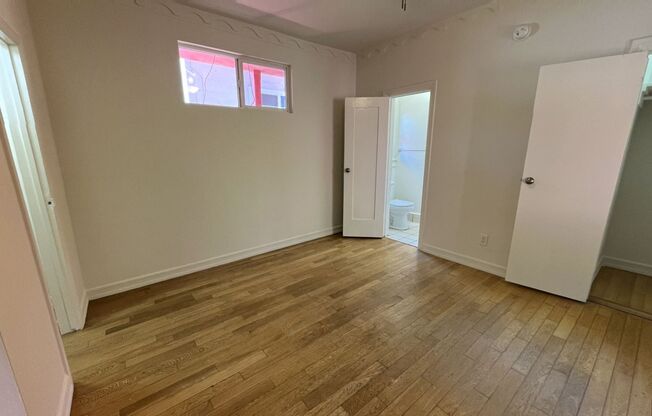 Big Momma Court Apts...Magical Renovated Bedrooms Available...CALL NOW!