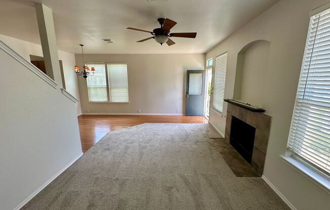 3 bedroom townhome - Don't miss out!