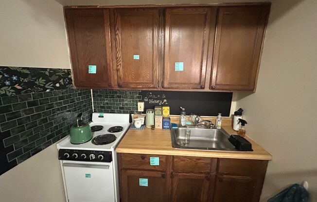 1 bed, 1 bath, $895, Unit 713