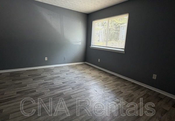 949 PINE OAK TRL