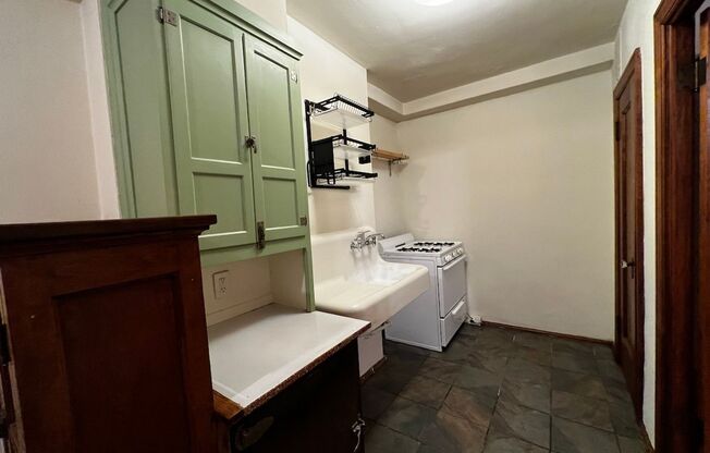 Studio, 1 bath, 400 sqft, $825, Unit 309