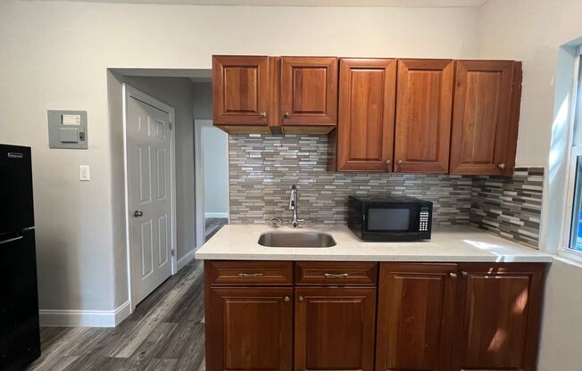 1 bed, 1 bath, 650 sqft, $1,550, Unit 11