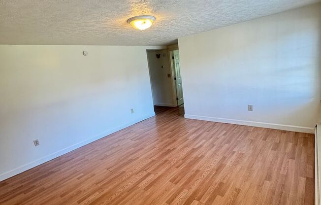 2 beds, 1 bath, 903 sqft, $1,190, Unit A-3