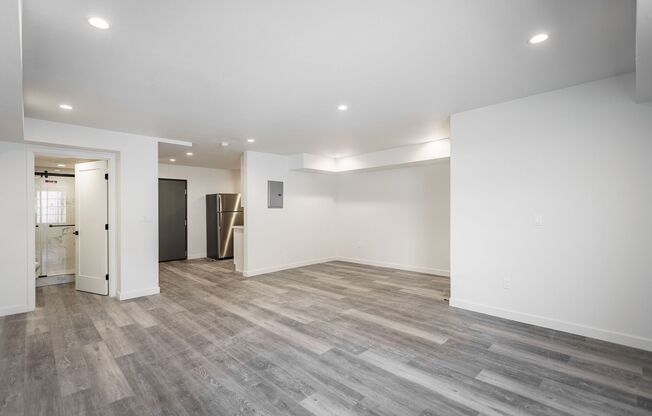 Studio, 1 bath, 575 sqft, $1,948, Unit 117