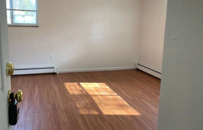 1 bed, 1 bath, 640 sqft, $1,200, Unit Unit 1