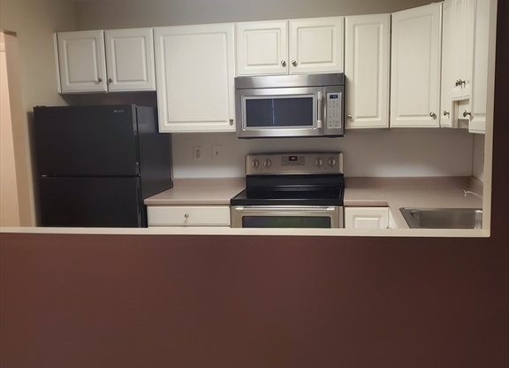 2 beds, 1 bath, 1,200 sqft, $2,785, Unit 402