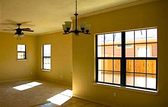 AUGUST 2026 PRE-LEASE! 3 bed, 2 bath in Spring Creek Gardens