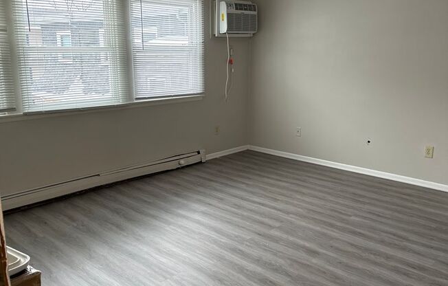 2 beds, 1 bath, 564 sqft, $835, Unit 0009