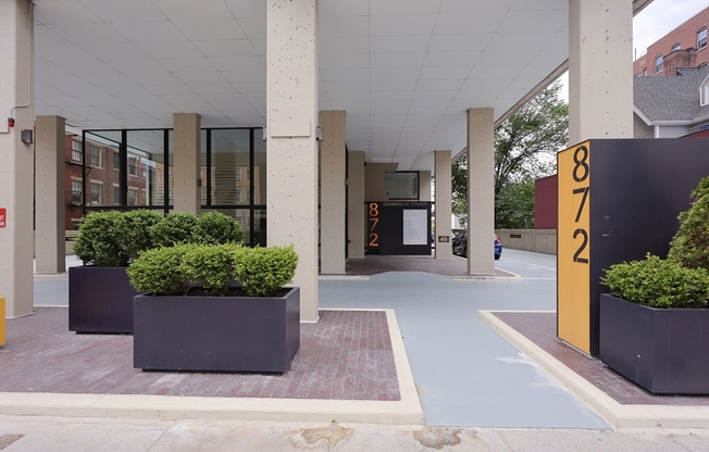 2 beds, 2 baths, 1,000 sqft, $3,950, Unit 401
