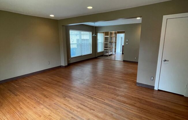 Updated Florence Park South Bungalow! 2 Bed, 1 Bath - Open Floorplan!