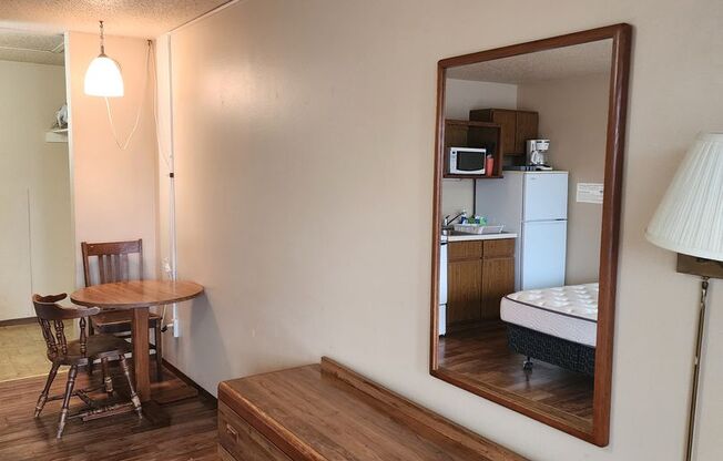 Studio, 1 bath, $750, Unit 25