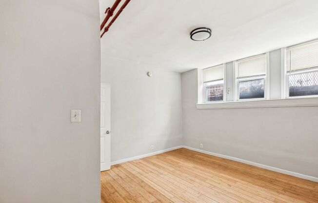 Studio, 1 bath, 300 sqft, $990, Unit 3412 Spring Partners LP-LLFE