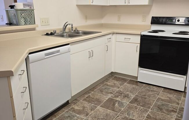 2 beds, 1 bath, 1,010 sqft, $1,279, Unit PL   2205