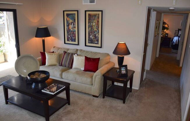 2 beds, 1 bath, 889 sqft, $1,795, Unit 05L