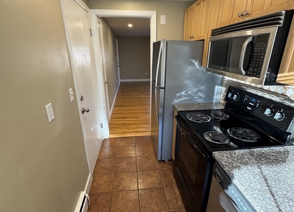 1 bed, 1 bath, 650 sqft, $2,100, Unit 3