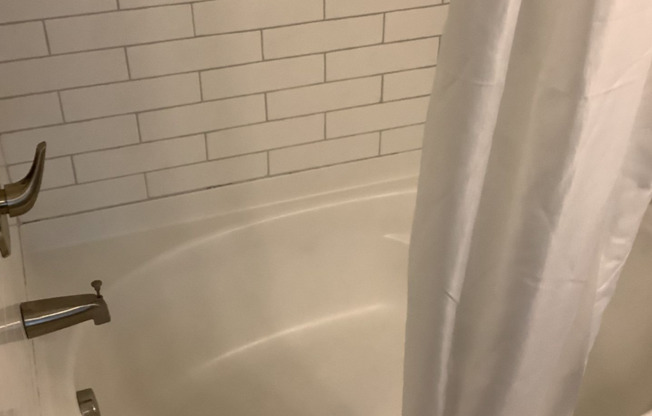 3 beds, 2.5 baths, 1,404 sqft, $5,640, Unit 1430-105